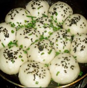 Shanghai Potsticker Buns 生煎馒头