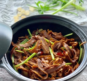 Red-braised Dry Bamboo Shoots笋干烧肉