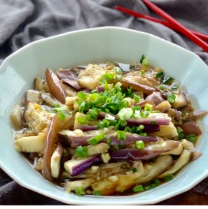 Steamed Eggplant with Garlicky Dressing凉拌茄子